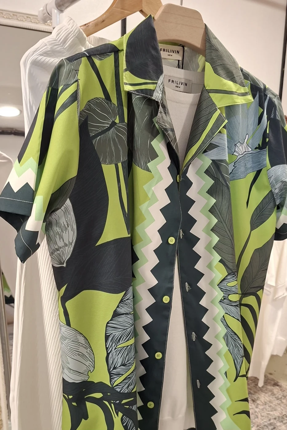 Camisa Havaiana Print Frilivin em verde Cod. 385 | definne