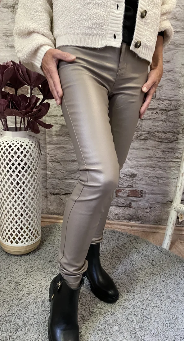 Pantalon huilé | Jus de coco 