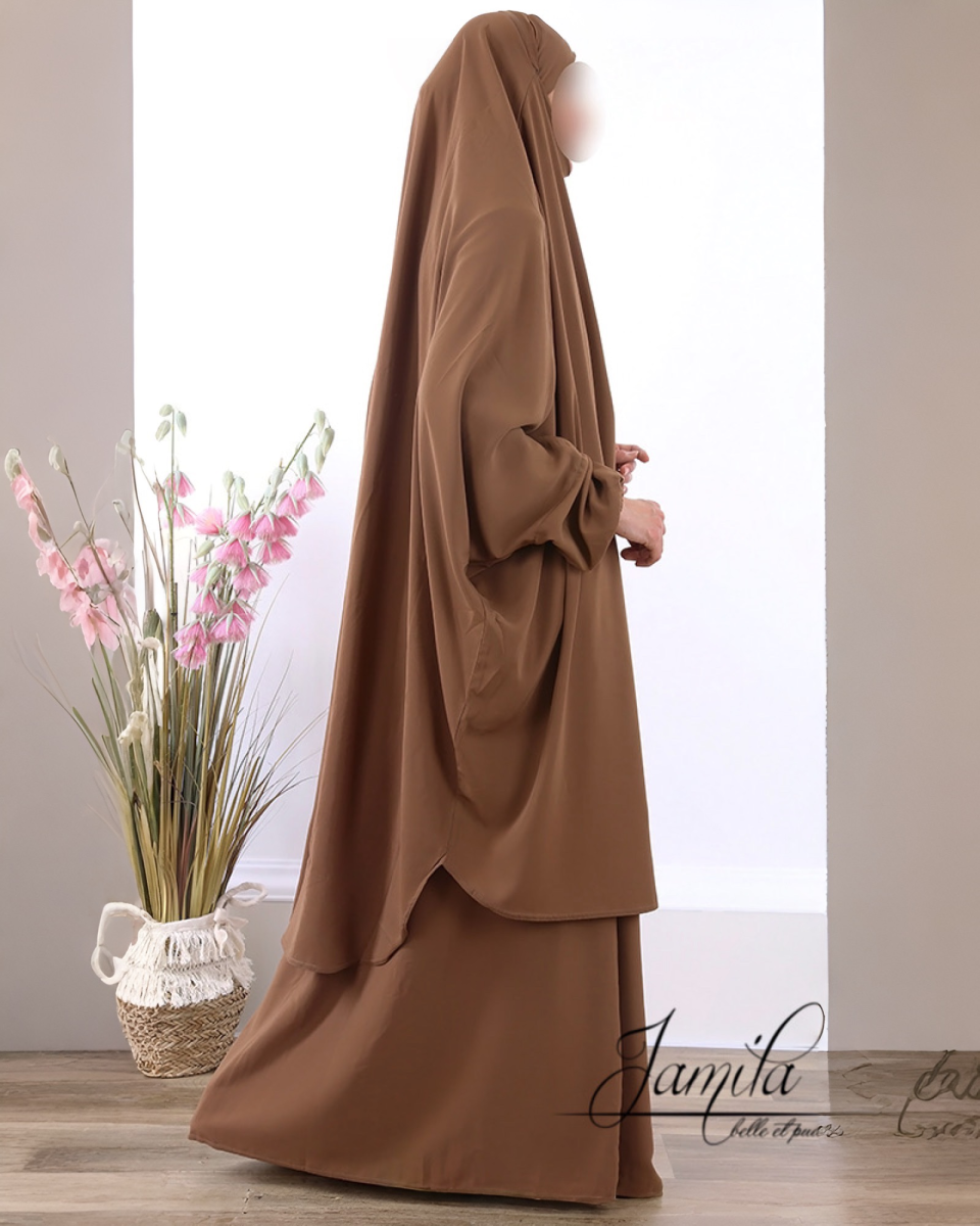 JILBAB 2 PIÈCES AVEC JUPE CARAMEL INTENSE – CONFORT ET ÉLÉGANCE | AMCOSMETIK