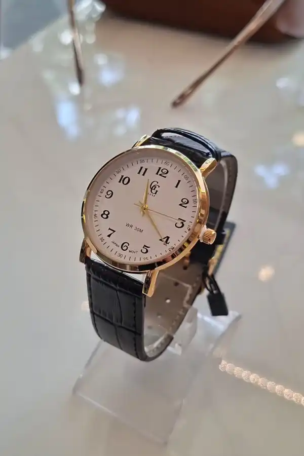 Relógio GG LUX  Classic Leather Black & Gold Fundo Branco  | definne