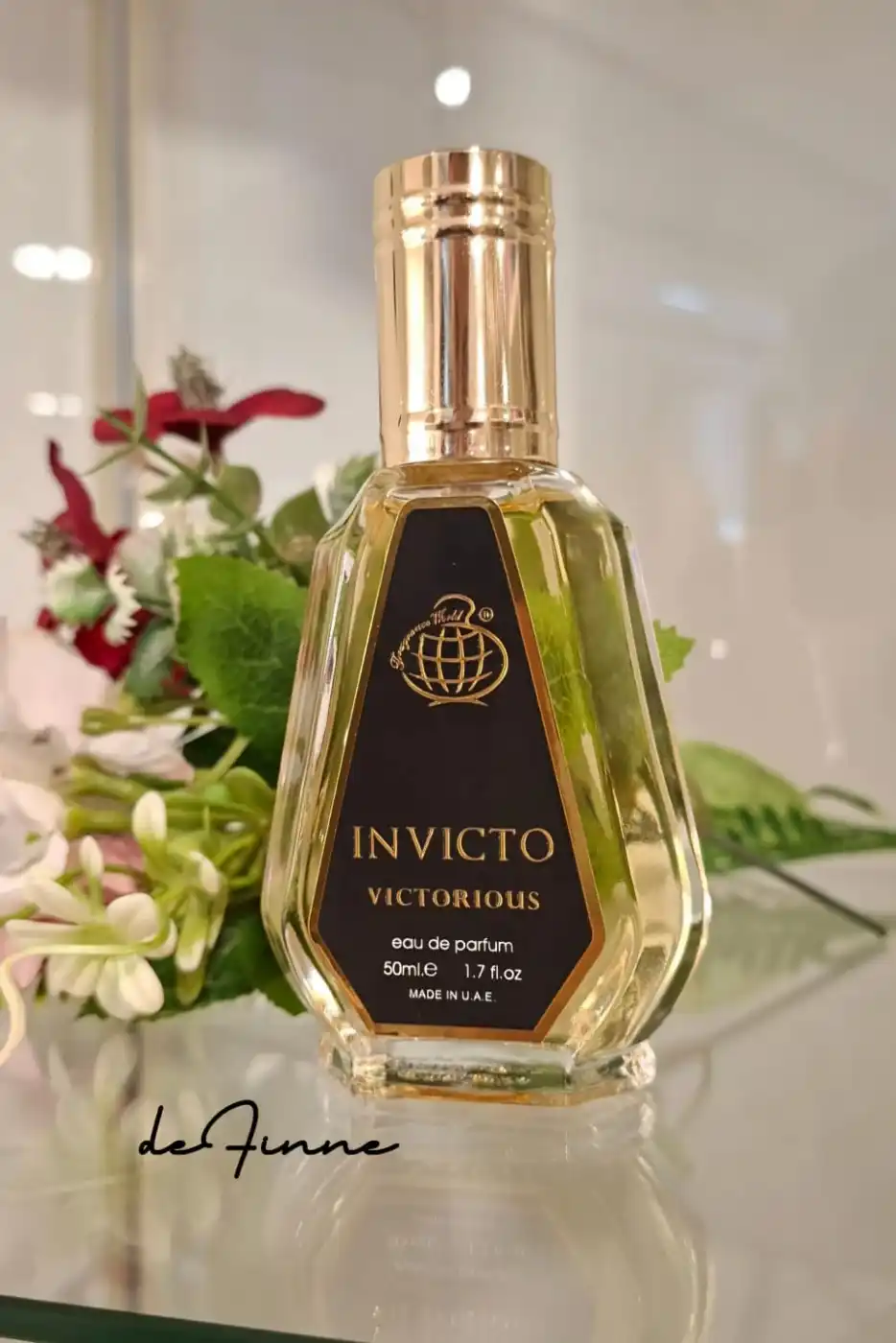 INVICTO VICTORIOUS 50 ml combina limão vibrante, pimenta-rosa, lavanda e incenso sobre uma base envolvente de fava-tonka, âmbar e baunilha, criando uma fragrância marcante e irresistível.” | Definne