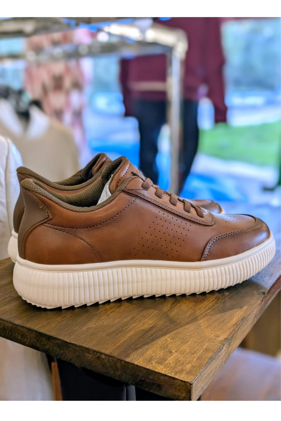 PRÉ-RESERVA Ténis Clássico em Castanho EL 1006 | definne