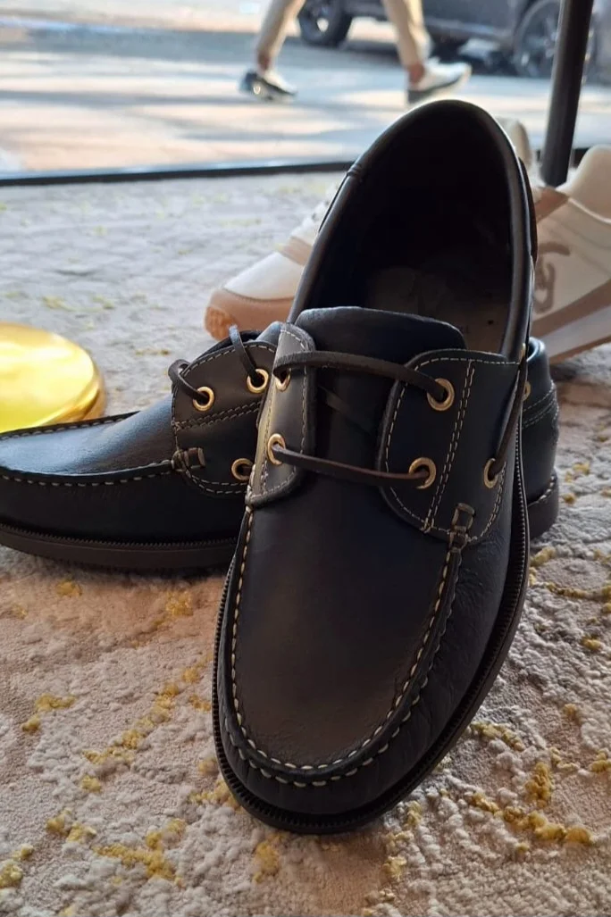 Sapato Vela em Pele Marinho LA Garrocha 433 | Definne