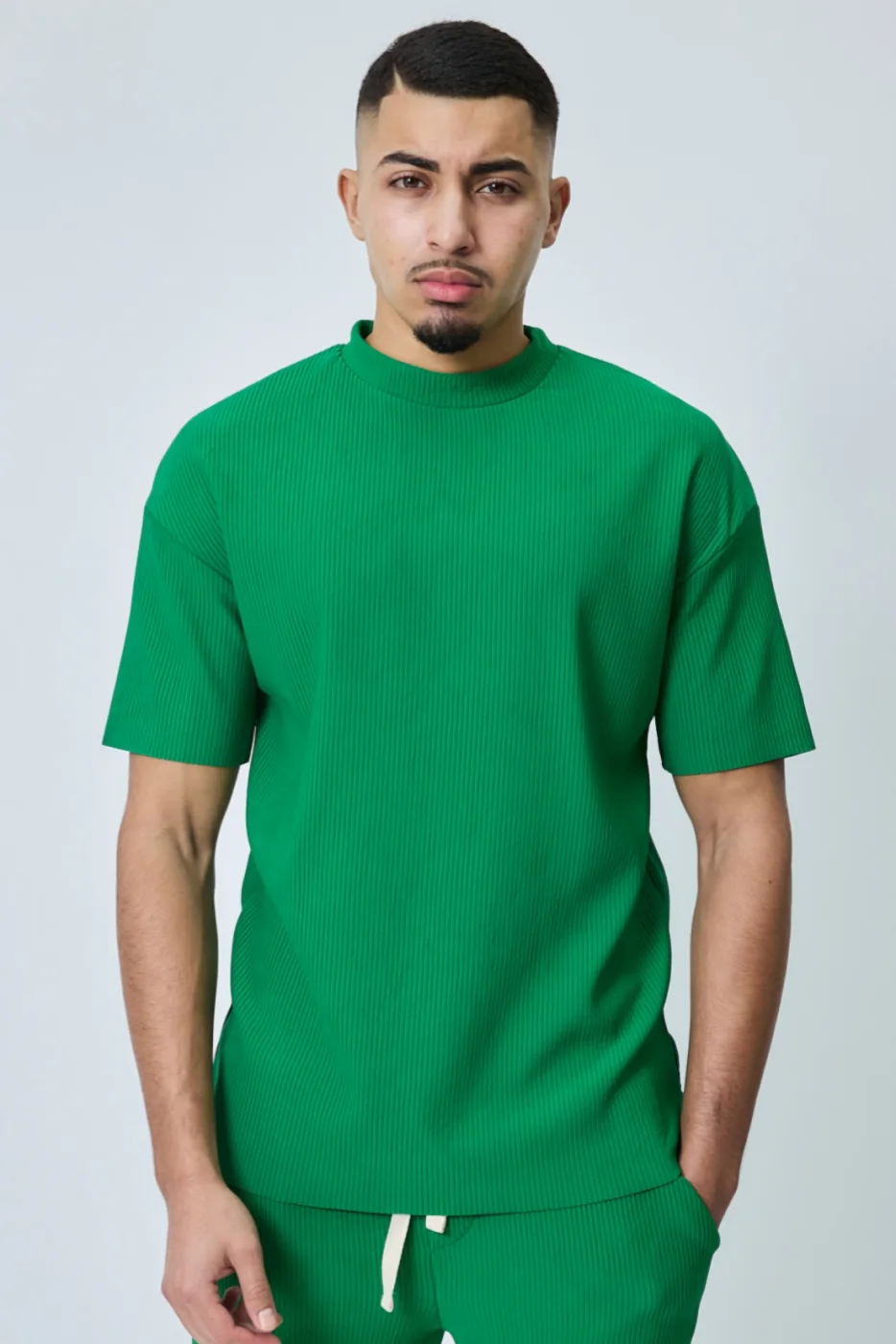 T-Shirt basica meia gola em verde Cod.677 | definne