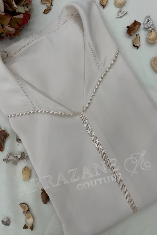 Djellaba crêpe randa beige poudre | CasaZaz