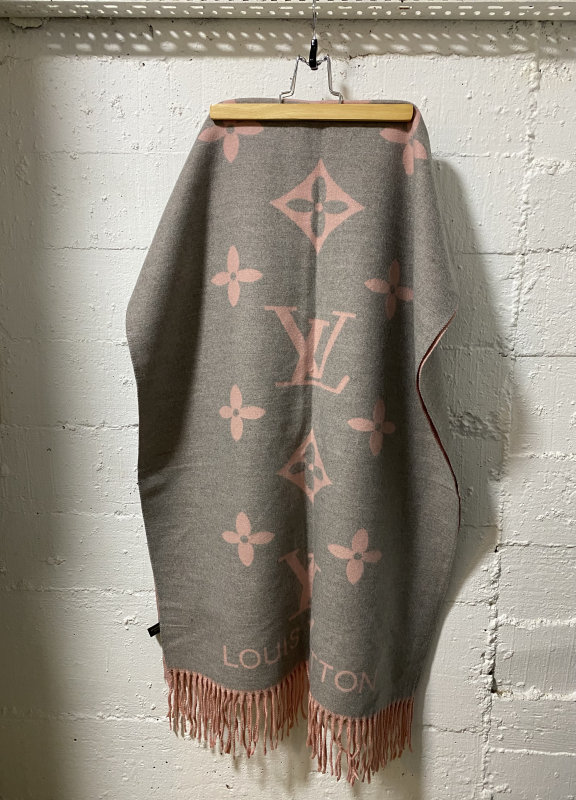 Louis Vuitton Scarves Double face Rose /Grey Light | MASSIMOLUXURYOUTLET