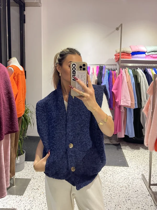 FUZZY  BUTTON UP VEST  | Salsa Color