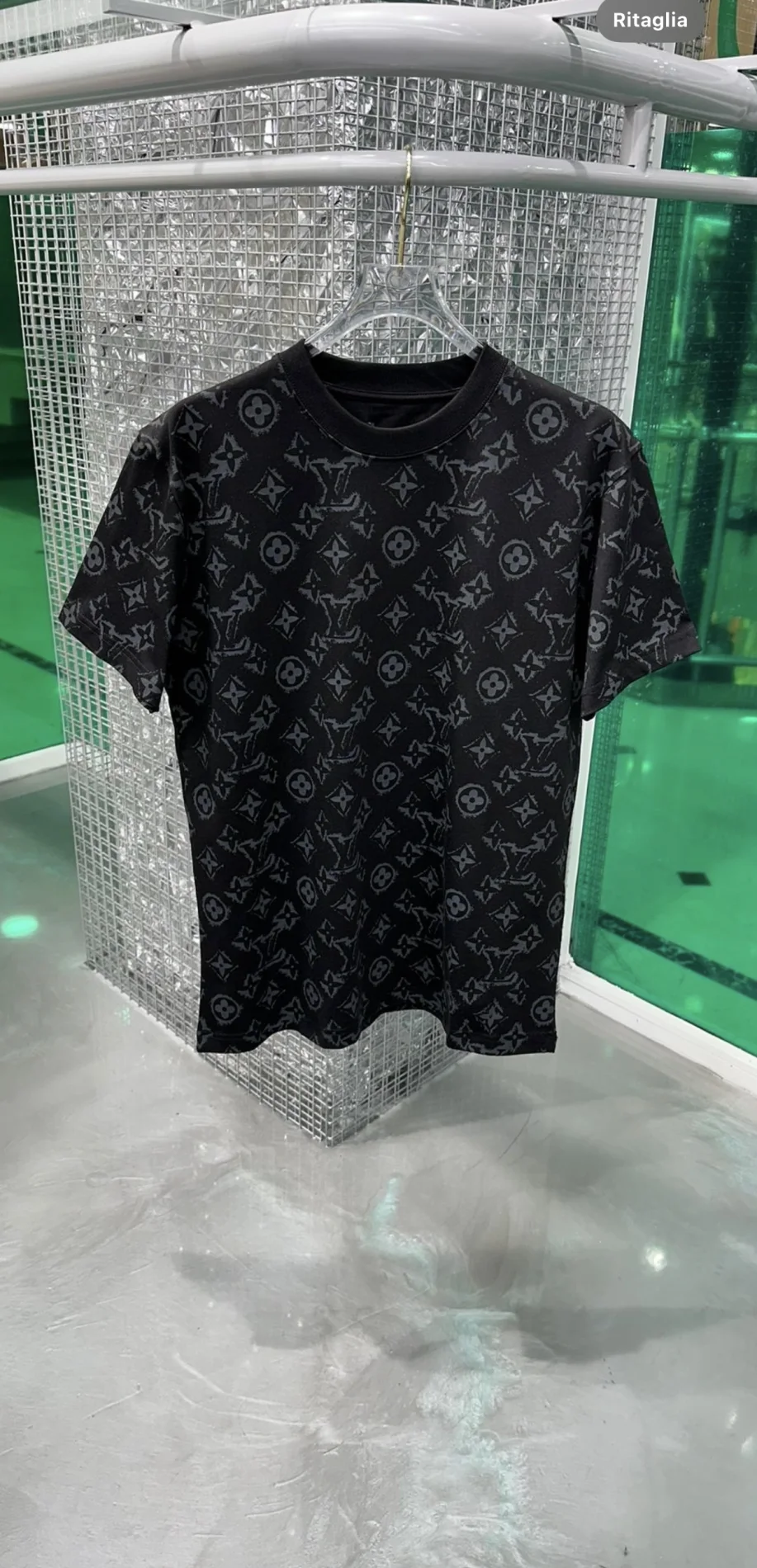 Louis Vuitton T-Shirt Monogram Black | MASSIMOLUXURYOUTLET