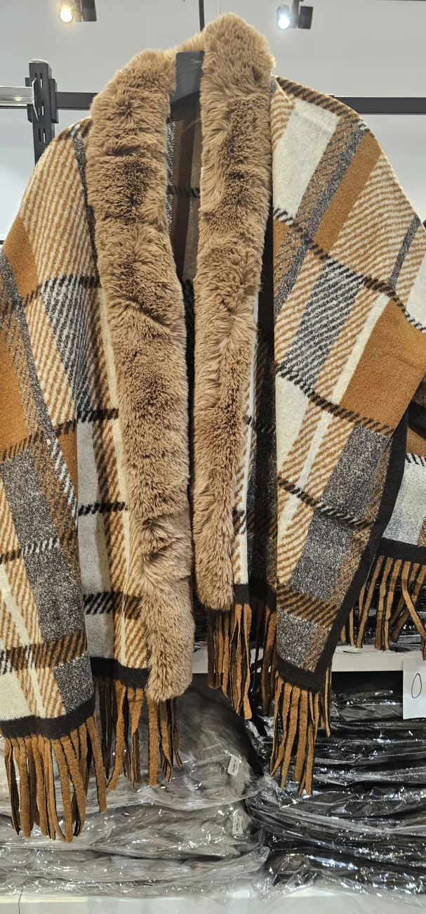 Cape Alienor | Dresses of my World