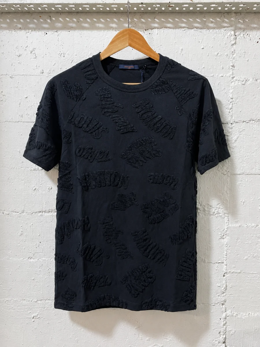 Louis Vuitton T-Shirt Black Textured Logo  | MASSIMOLUXURYOUTLET