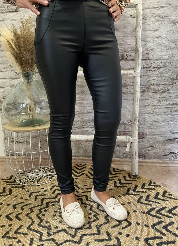 Pantalon huilé  | Jus de coco 