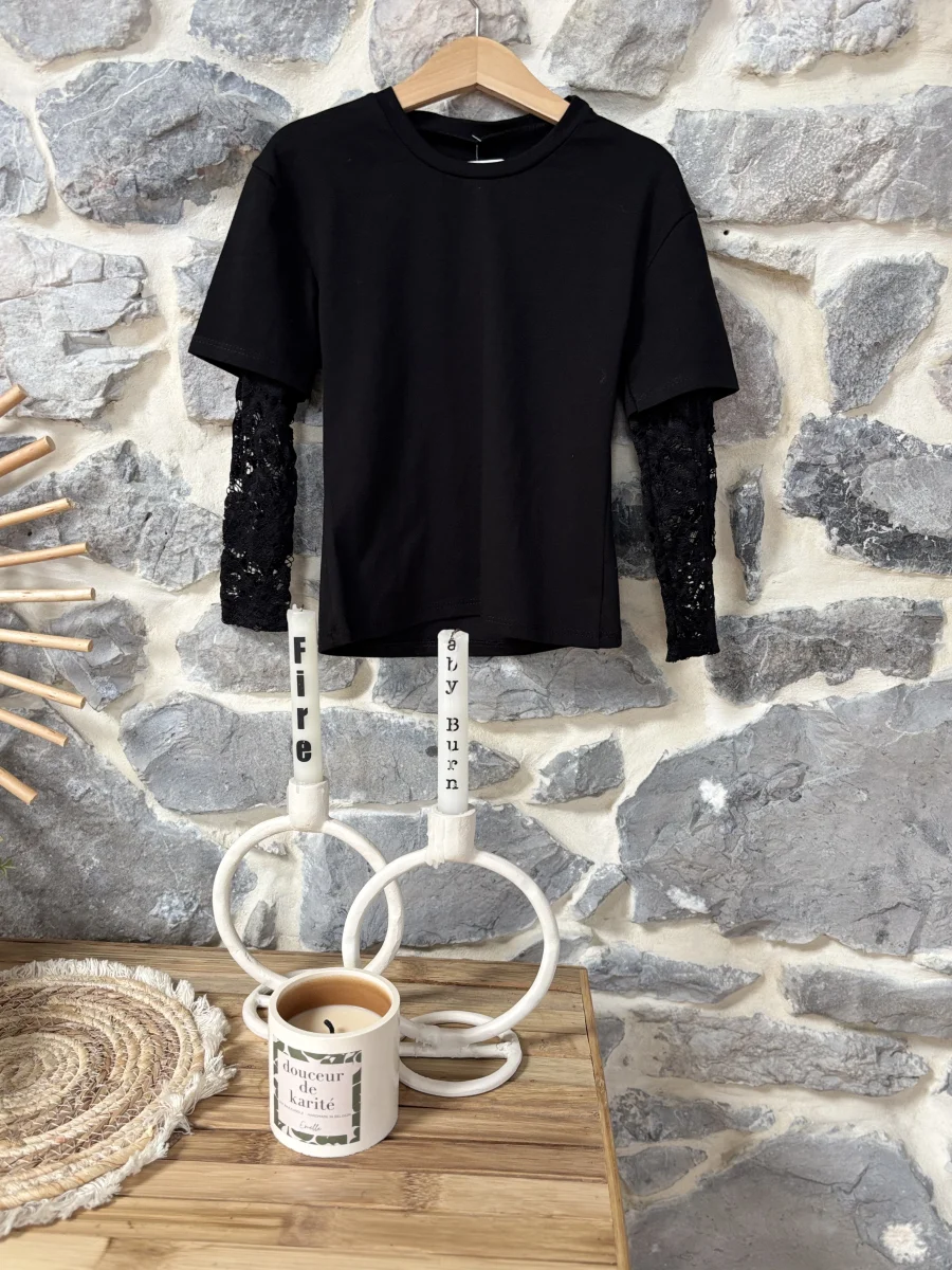 Tee shirt noir manches en dentelle  | Lena in Love 