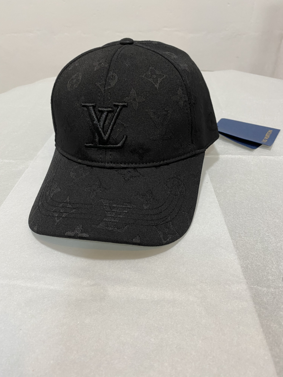 Louis Vuitton Cap Black/Black LV | MASSIMOLUXURYOUTLET