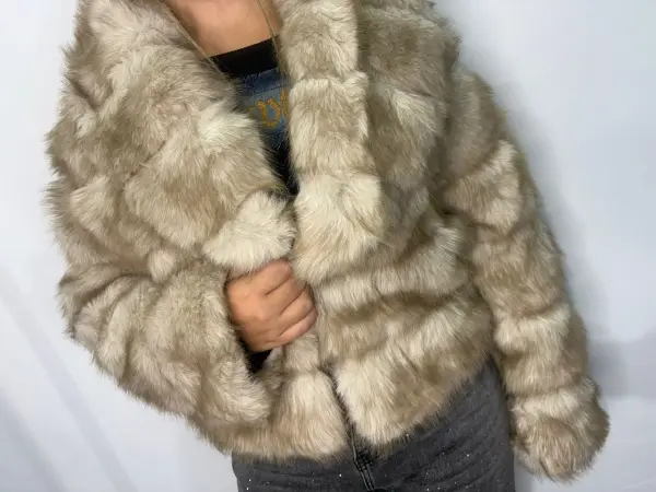 Pelliccia  modello visone  | R&Sabbigliamento