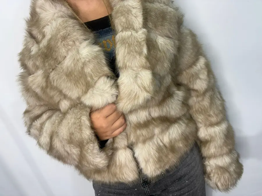 Pelliccia  modello visone  | R&Sabbigliamento