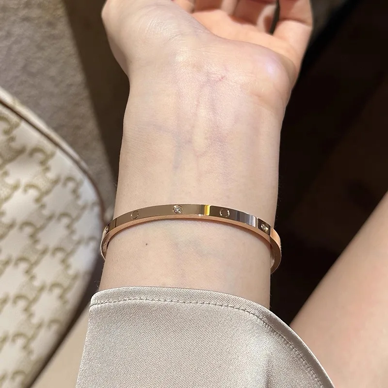 New diamond-studded couple love bracelet plated with 18K rose gold | Wenzhou Youhui Trading Co., Ltd.