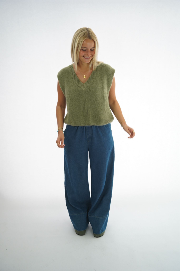 Classic V Knit Vest | Salsa Color