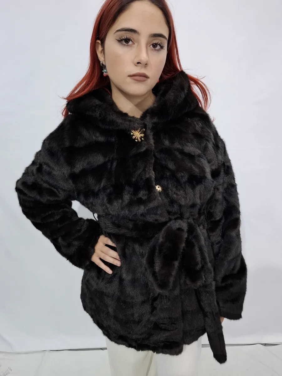 Pelliccia modello visone con dettaglio diamond | R&Sabbigliamento