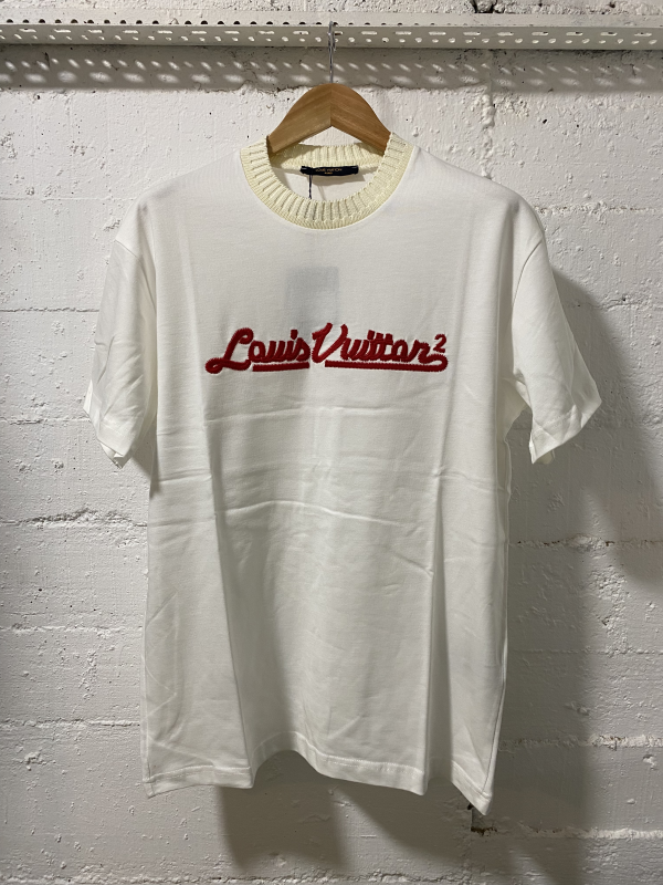 Louis Vuitton T-Shirt White LV in Red | MASSIMOLUXURYOUTLET