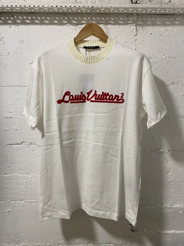 Louis Vuitton T-Shirt White LV in Red | MASSIMOLUXURYOUTLET