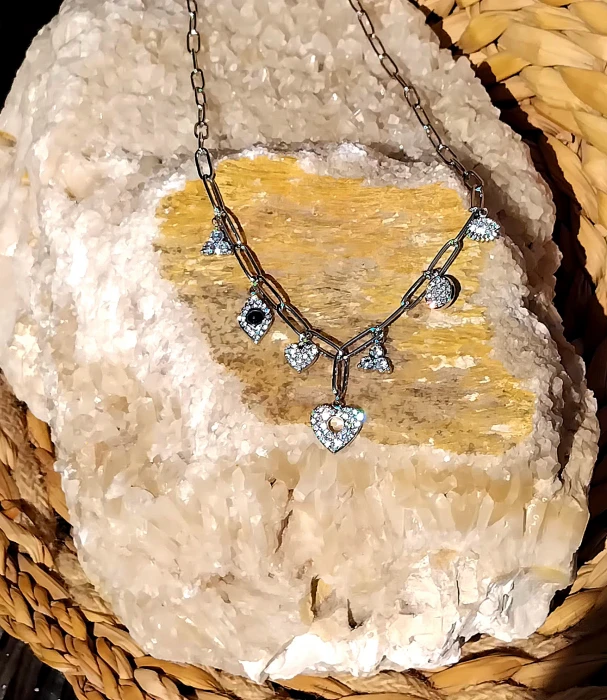 Collier à pampilles | La maison des robes 