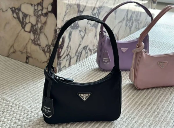 Borsa Prada Re-edition 2000 | Store Glamour 