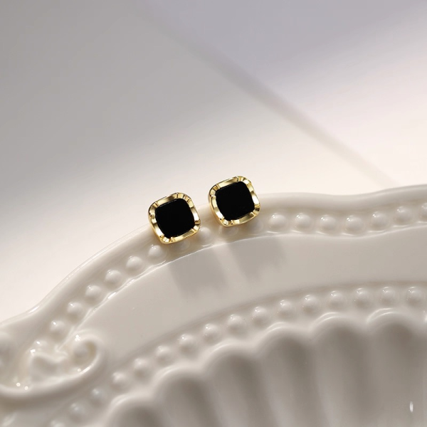 High-end ear bone studs | Wenzhou Youhui Trading Co., Ltd.