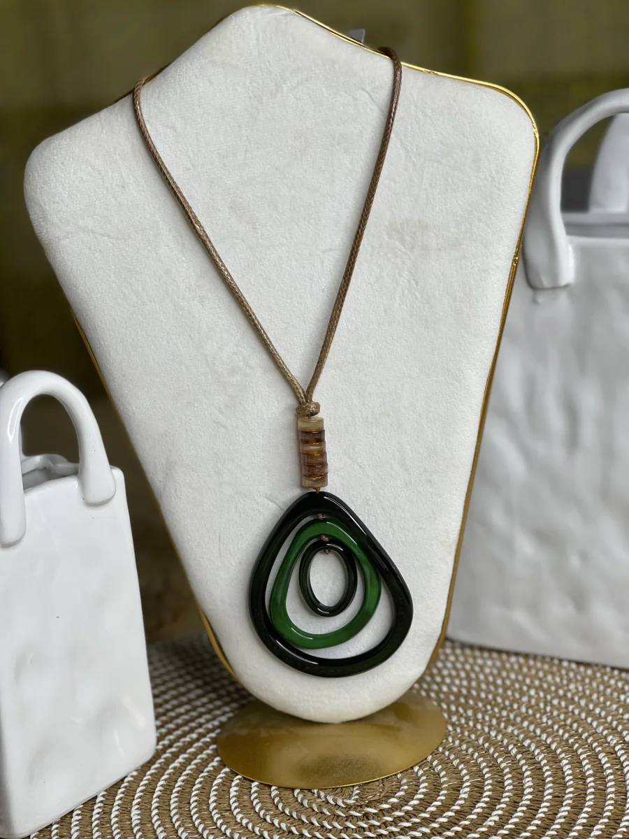 Colliers en resine (porter en sautoir ou collier ) réglables  | WOMANITY FWI