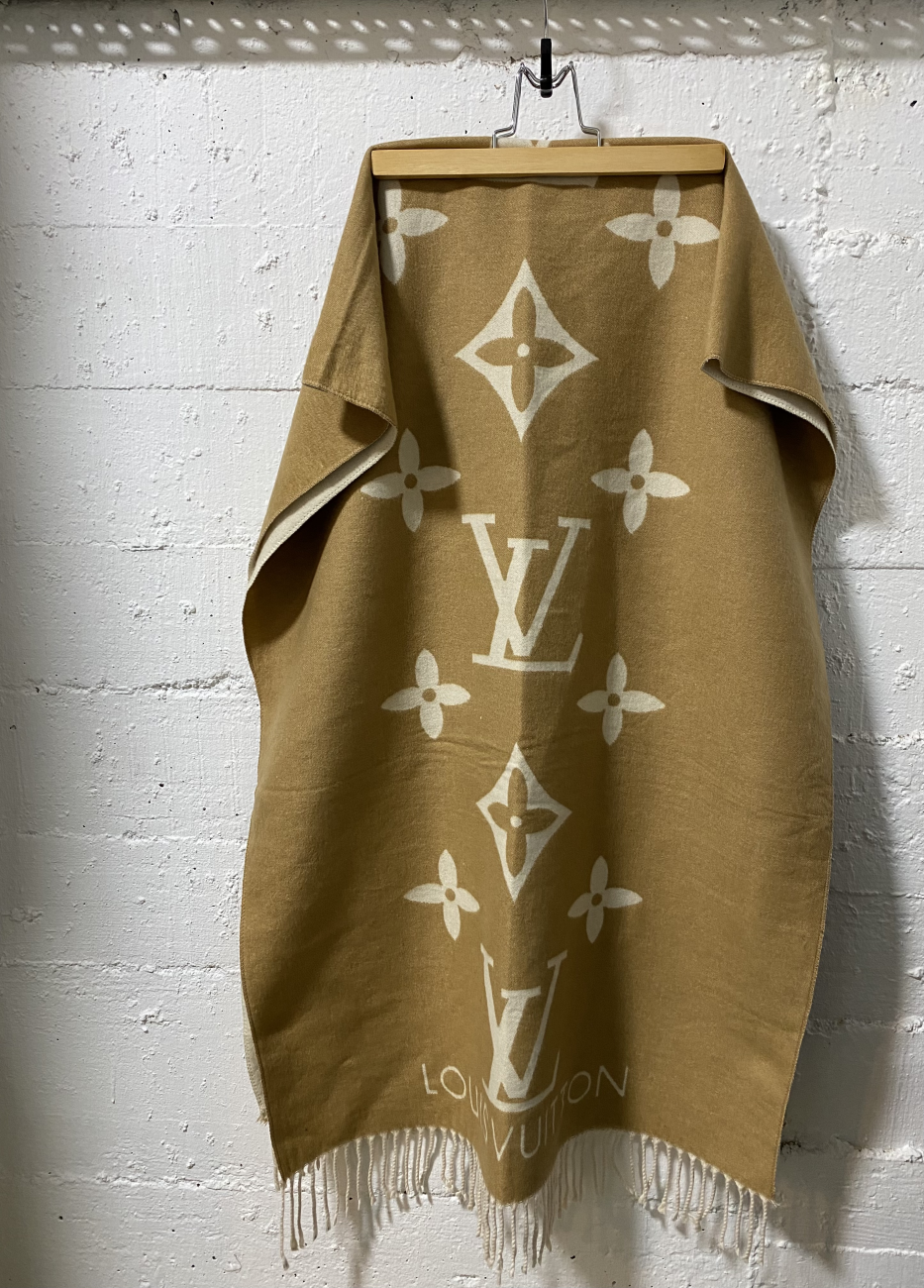 Louis Vuitton Scarves Double face Beige | MASSIMOLUXURYOUTLET