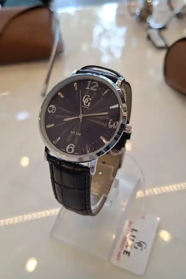 Relógio GGLux Classic Leather Black & Silver Fundo preto  | Definne