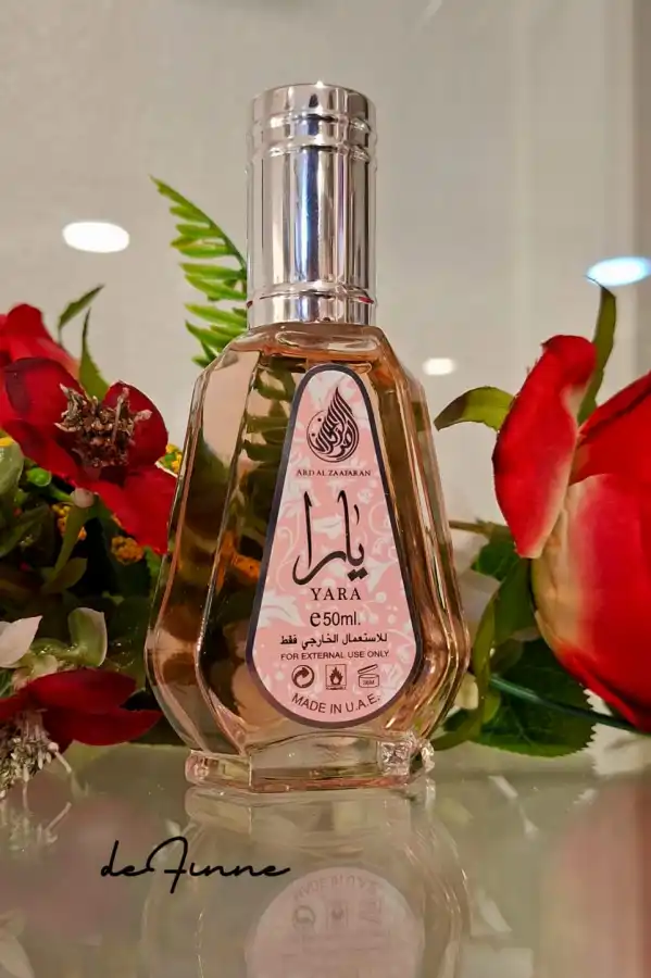 YARA um aroma doce e cremoso, com notas de topo *Manga, Pêssego* no Coração *Jasmim, Flor de Laranjeira e na Base Baunilha, Sândalo e Âmbar | Definne