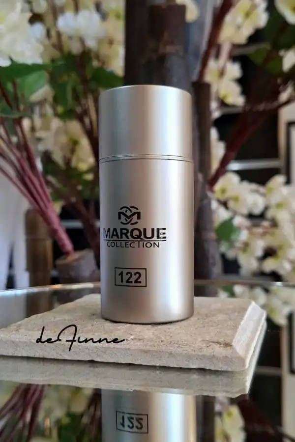 Marque 122  combina notas de topo frutadas e picantes, coração alcoólico e mentolado, e base amadeirada com couro e âmbar. | Definne