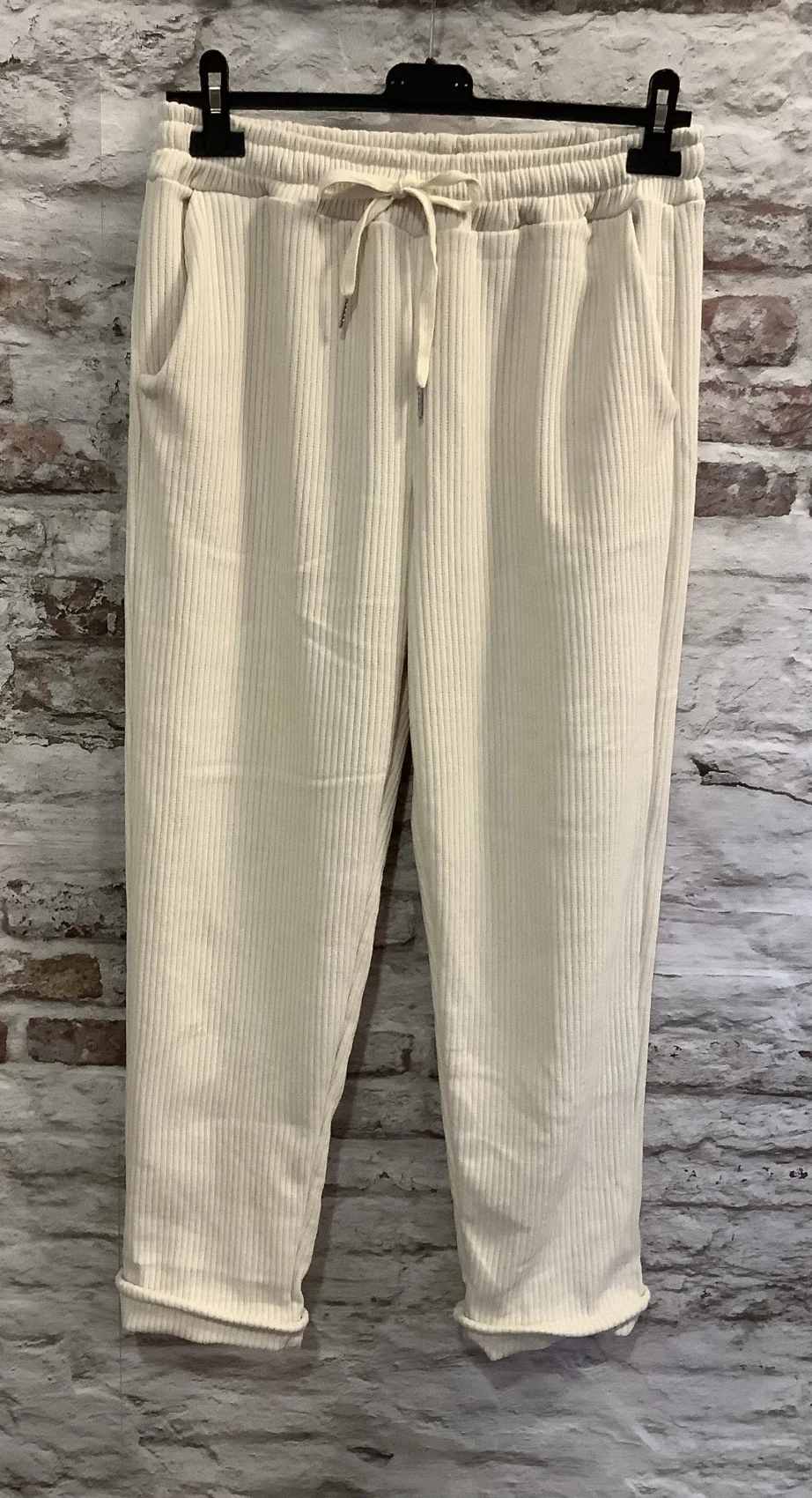 Pantalon côtes | Jus de coco 