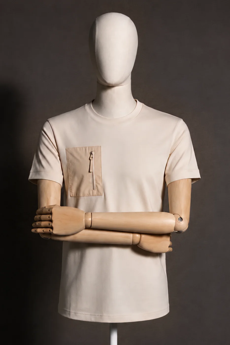 T-Shirt Clássica de bolso em Beje da Frilivin Cod.688 | definne