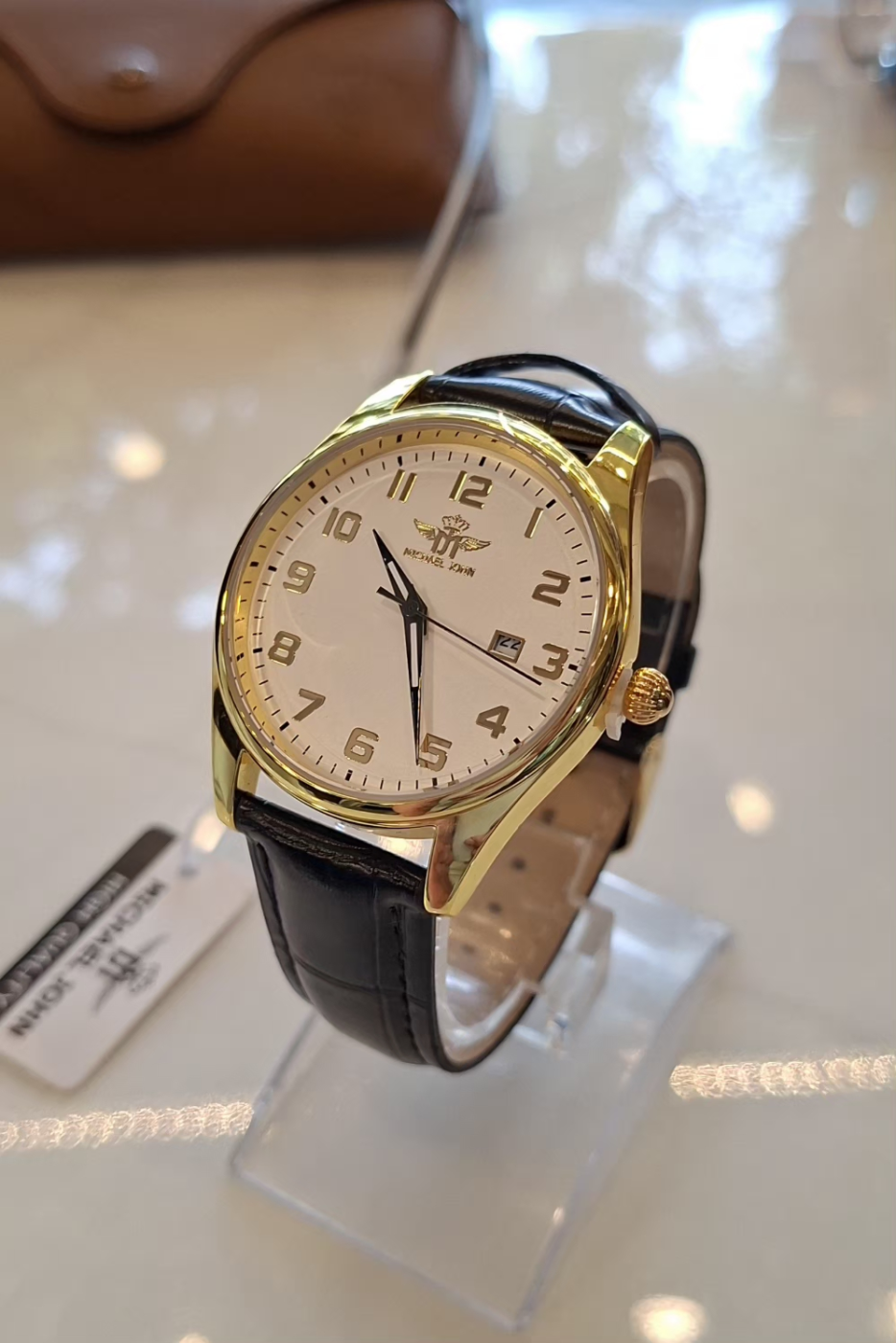 Relógio Michael Jonh Classic Leather Black & Gold Fundo Branco Cod 2023 | definne