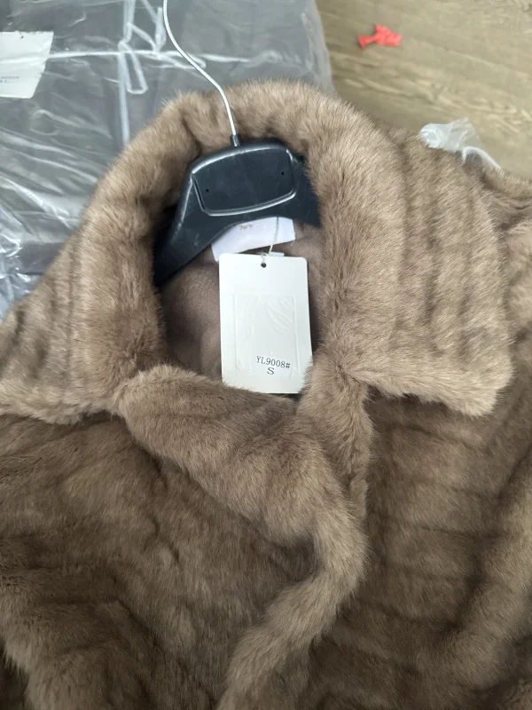 manteau fourrure 9008 | Astra boutique 