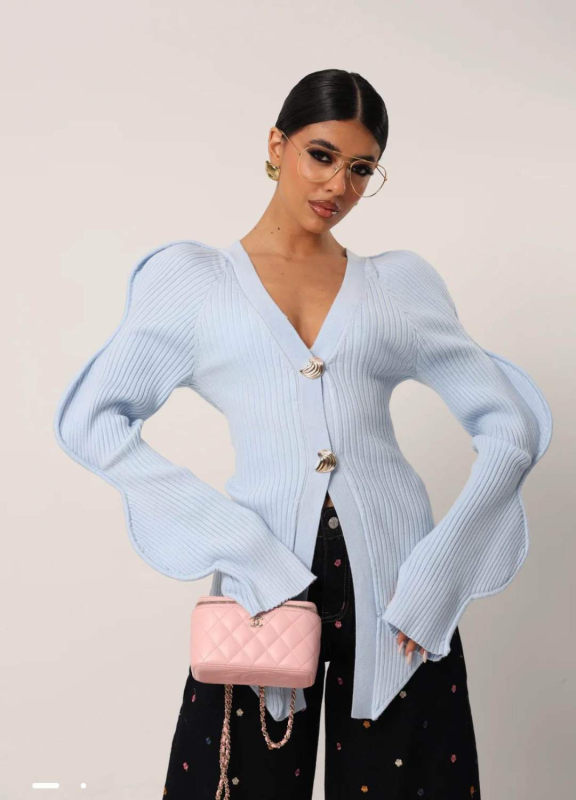 Cardigan Scultoreo in Maglia Costinata con Bottoni Gioiello | Moda Shop