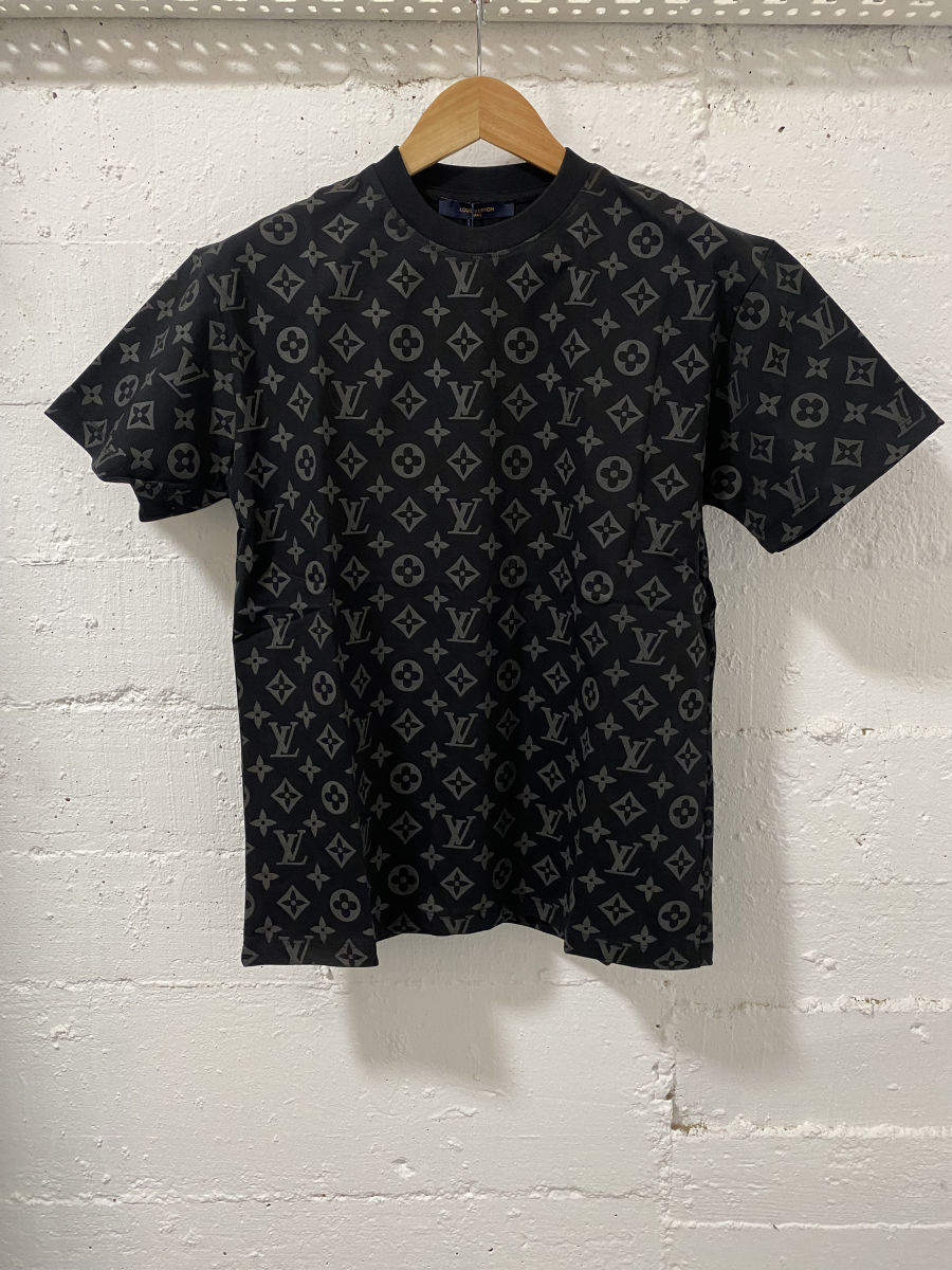 Louis Vuitton T-Shirt Black Monogram  | MASSIMOLUXURYOUTLET