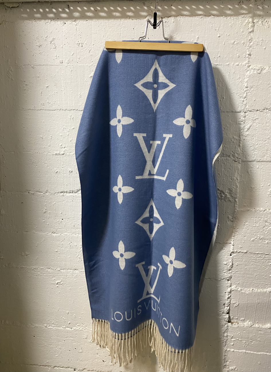 Louis Vuitton Scarves Double face Blue Marin | MASSIMOLUXURYOUTLET