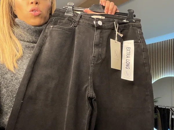 J 38 | Astra boutique 