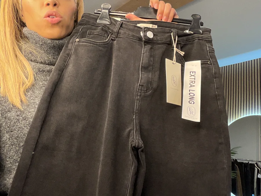 J 38 | Astra boutique 