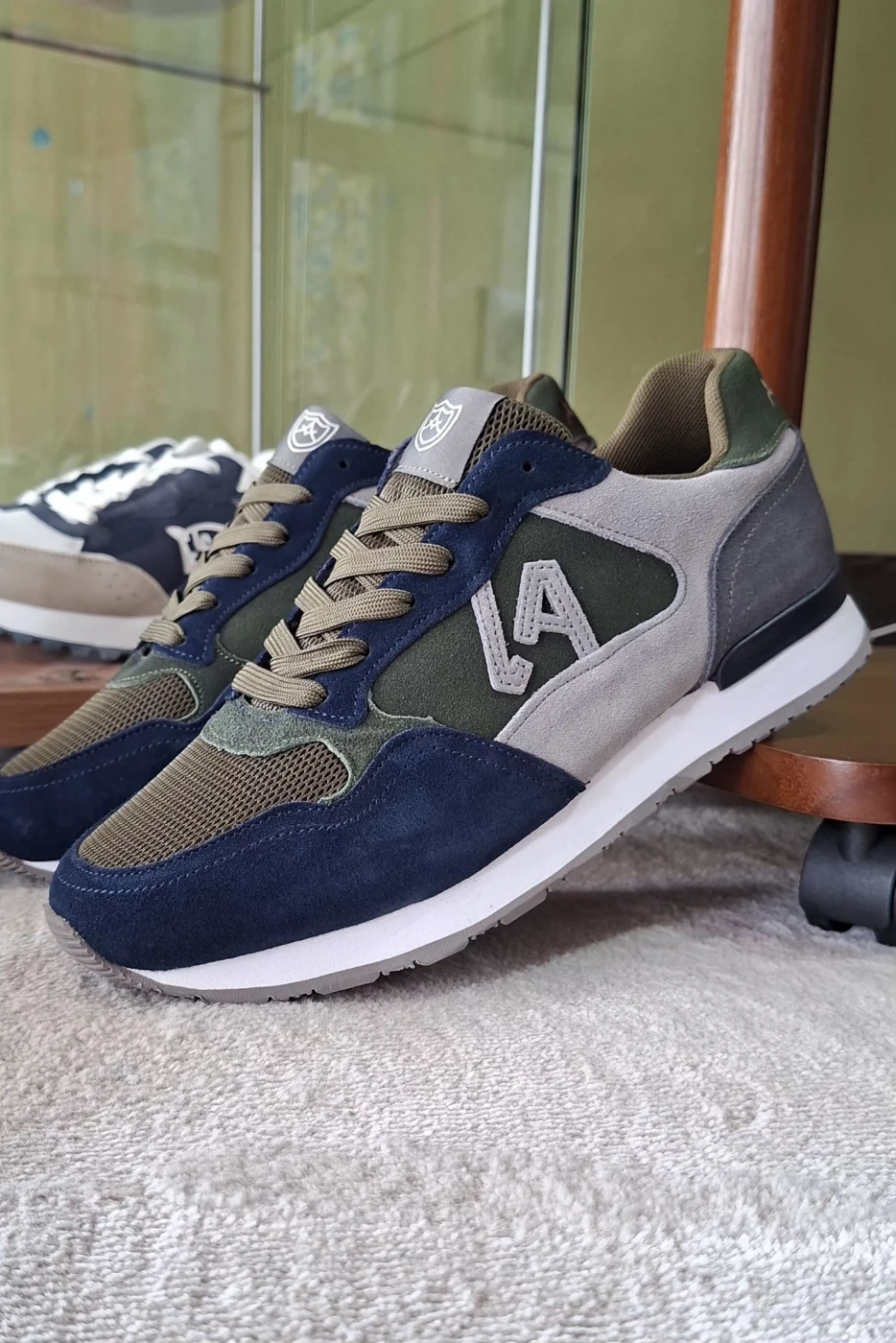 Ténis Casual em Pele LA em Multicoler Cod. 875 | definne
