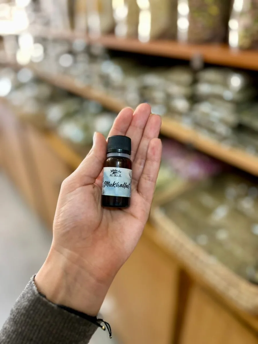 Huile essentielle de oud ,amber,musk زيت أساسي للعنبر،عود و مسك | DARLWARD