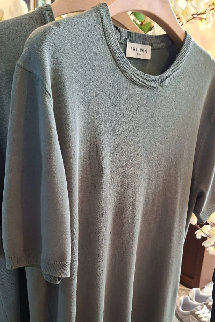 T-Shirt Basica de Malha em Verde Celeste  | Definne