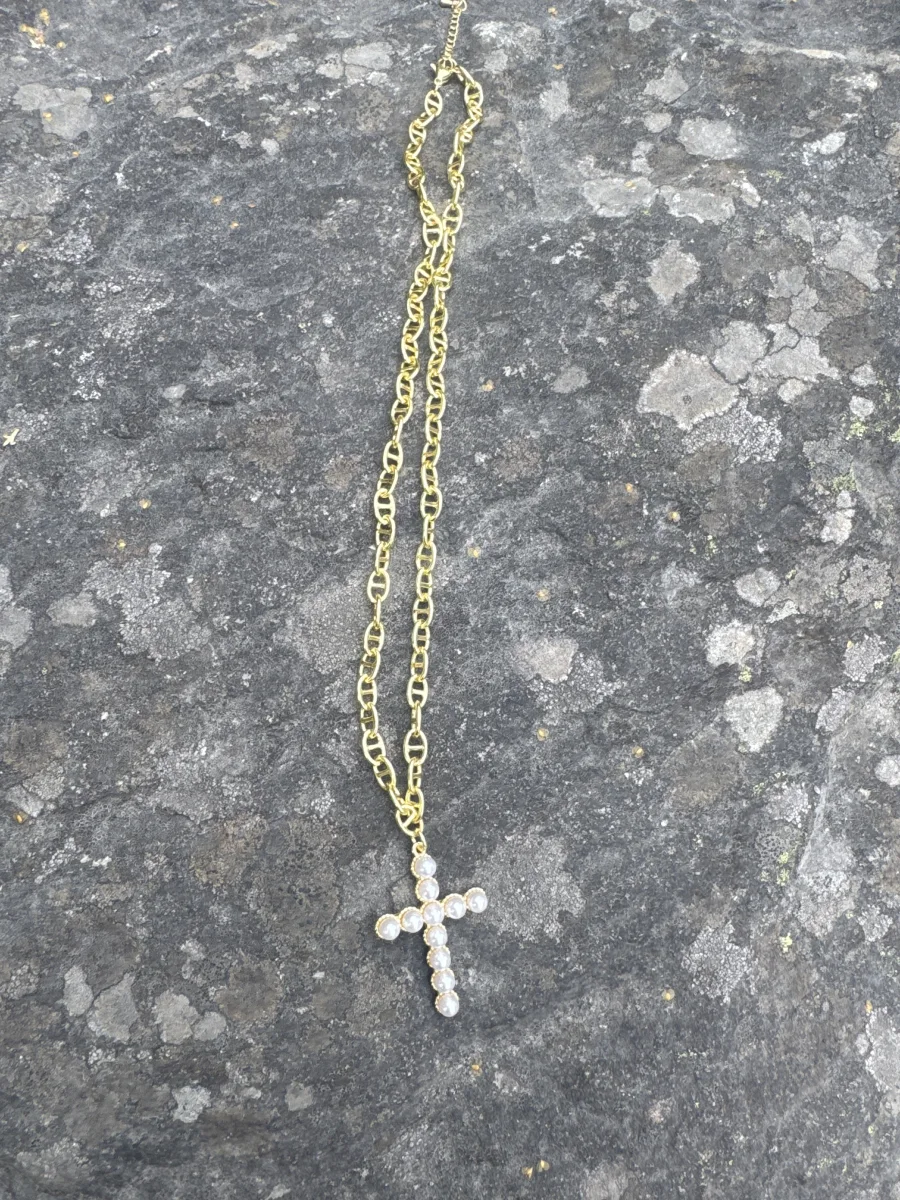 Necklace Cross w Pearls | TRUE QUEEN SWDN