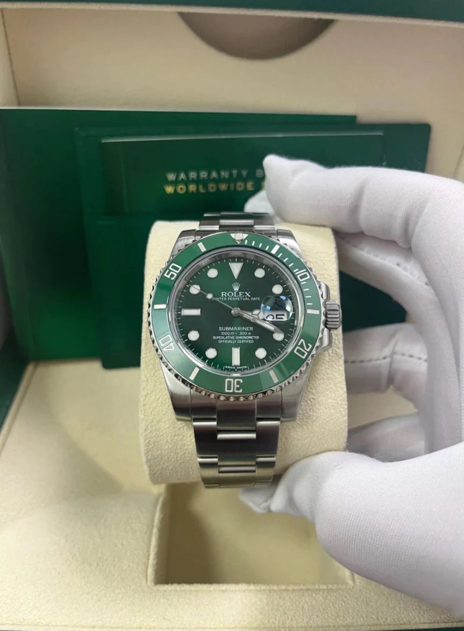 ROLEX SUBMARINER DATE HULK

                                                                    ( COMPRESO DI SCATOLA E CERTIFICATI) | Fastfashionitalia