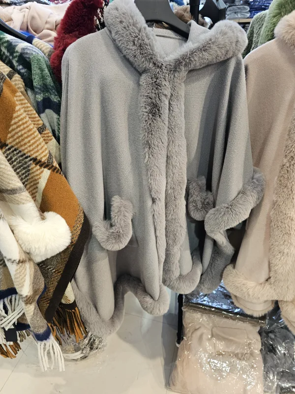 Poncho Collier  | Dresses of my World