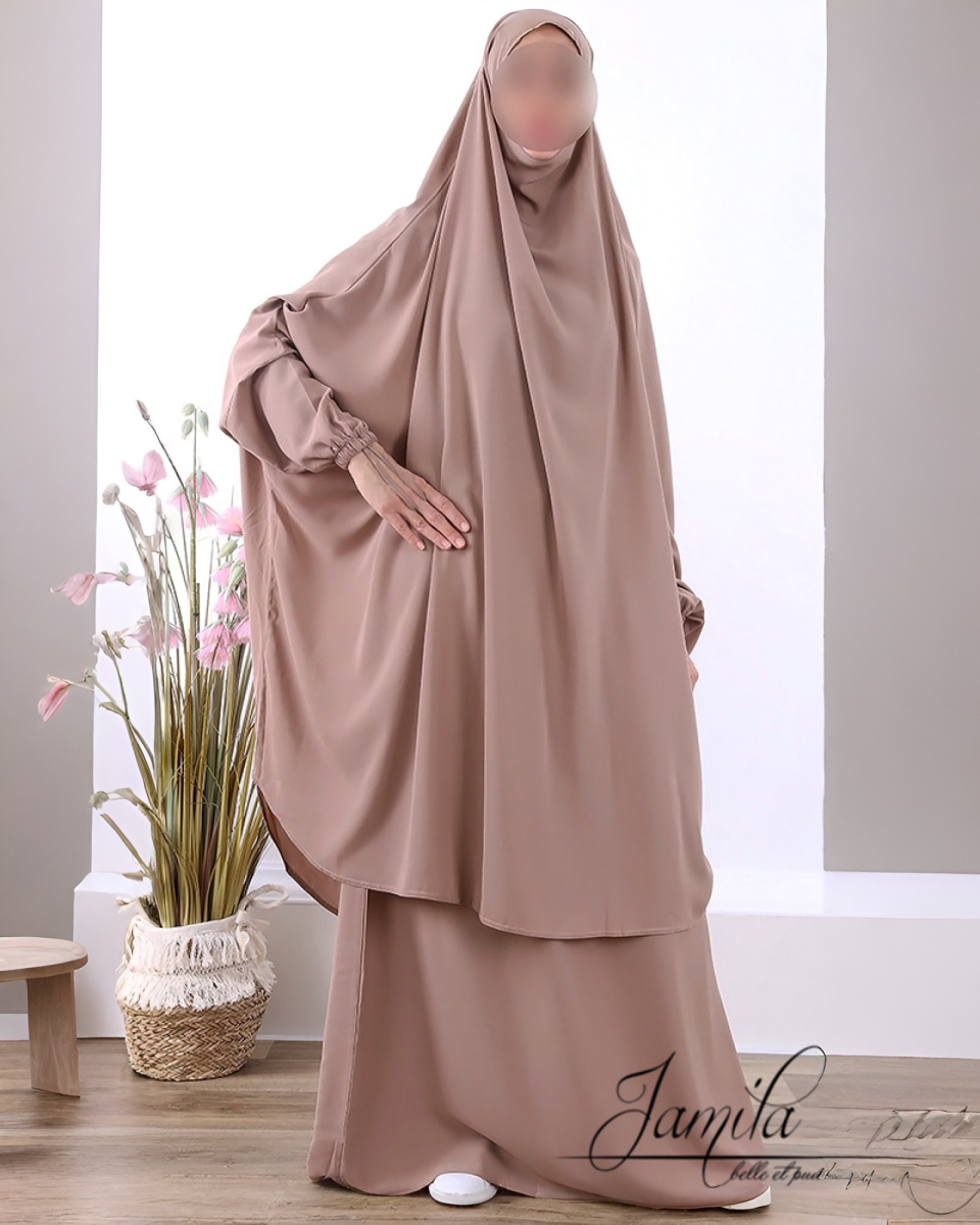 JILBAB 2 PIÈCES AVEC JUPE  TAUPE CLAIR – CONFORT ET ÉLÉGANCE | AMCOSMETIK