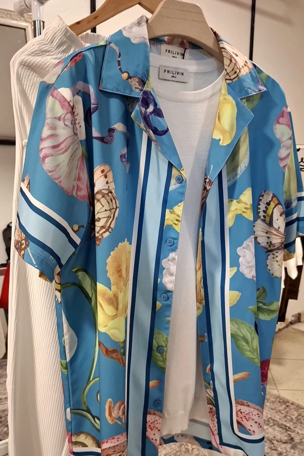 Camisa Havaiana Print Frilivin em Azul Celeste Cod.384 | definne