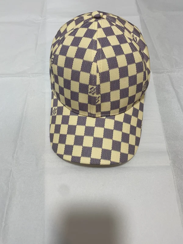 Louis Vuitton Cap Marque Beige  | MASSIMOLUXURYOUTLET